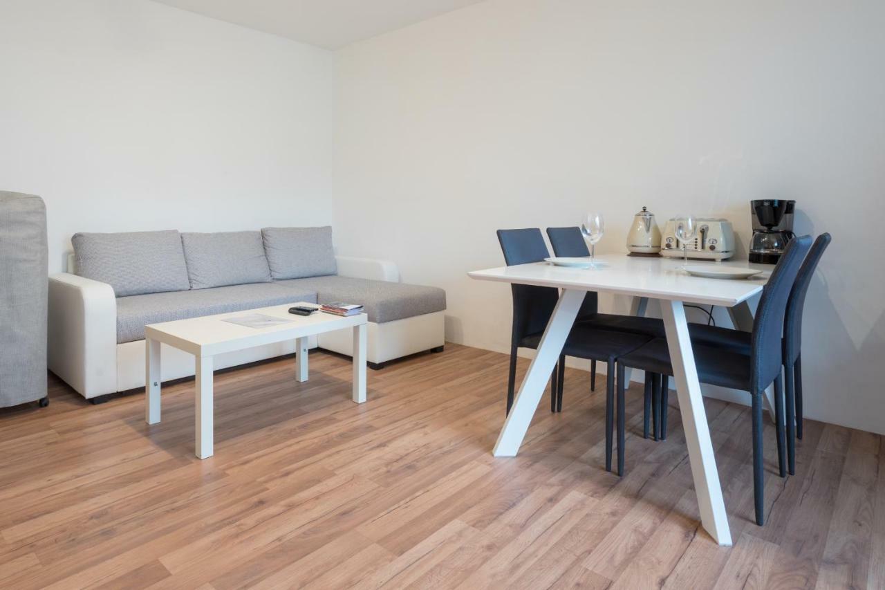 Spacious With Balcony Apartment *