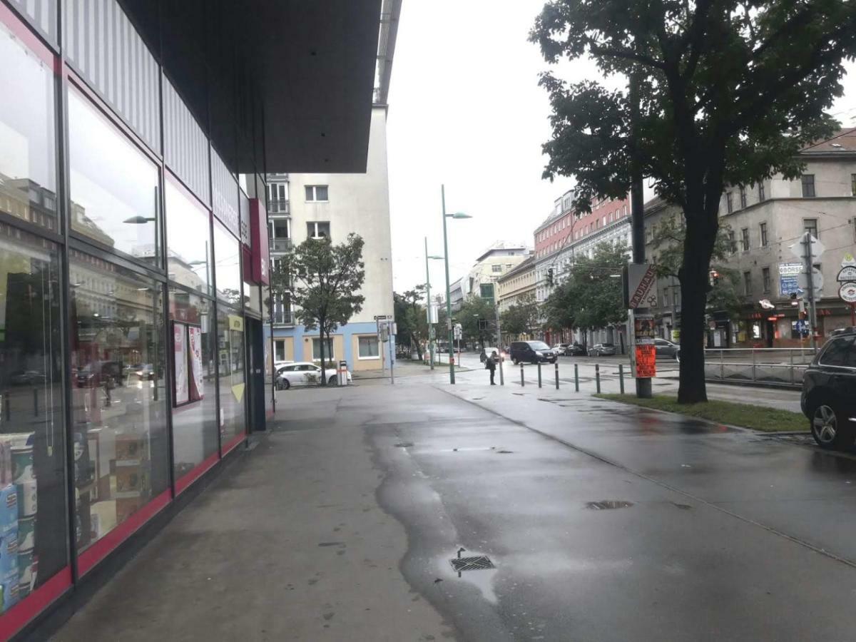 Spacious With Balcony Apartment Wien